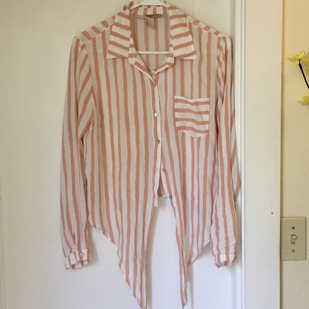 Long sleeve shirt with front tie